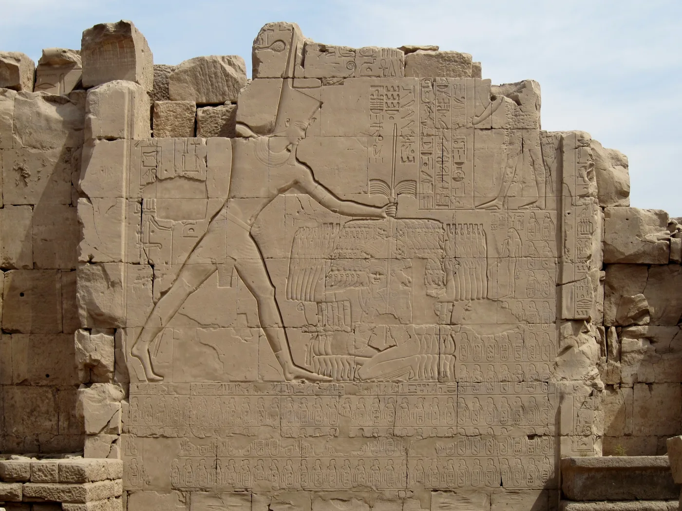 Tempelwand im Karnak-Tempel, Fundort der Annalen Thutmosis' III.